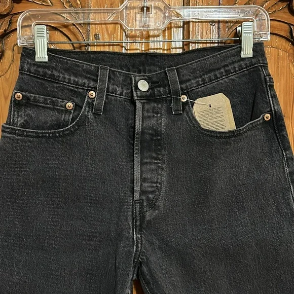 NEW Women’s 501 Levi Crop with Scalloped Hem - Picture 4 of 10